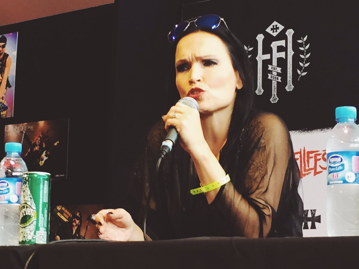 On a posé des questions wtf à <a href="/tarjaofficial/">Tarja Turunen</a> haha <a href="/hellfestopenair/">Hellfest Open Air Festival</a> #hellfest2016 #hellfest