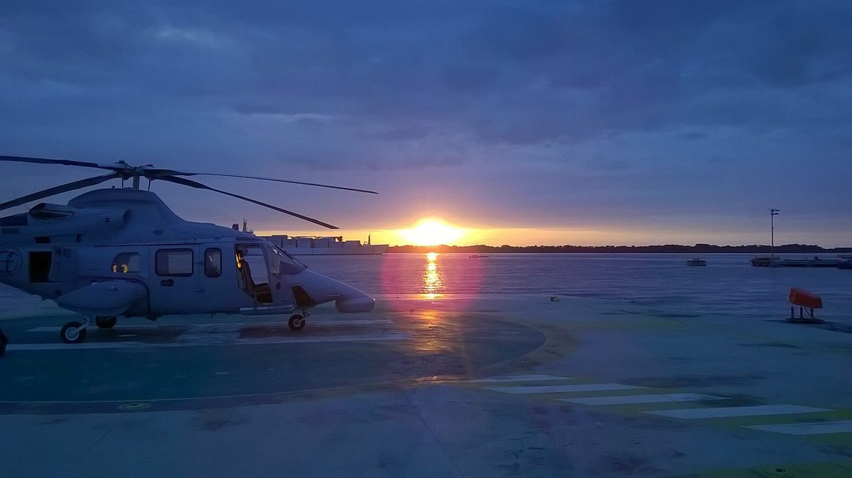 armada_ecuador's tweet photo. Saludamos a la gloriosa #AviaciónNaval de #ArmadaEcuador y a sus valientes hombres de mar en sus 49 años de creación https://t.co/5yEqj7wPcG