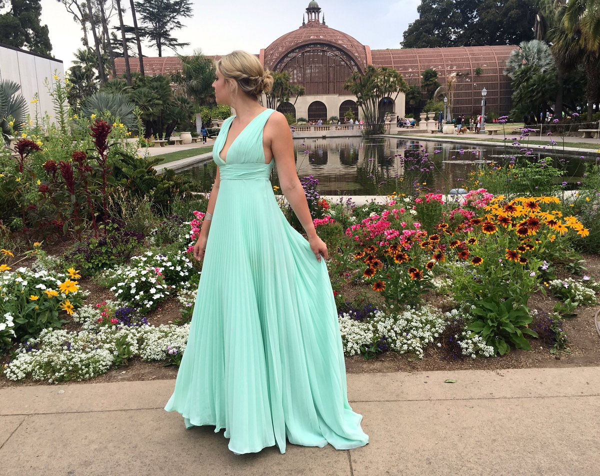 alliegoldhamer's tweet photo. Wonderful night with wonderful people💖 #PROM https://t.co/wfNgq208zl