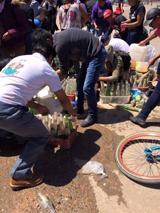 oskar2687's tweet photo. Alerta! No sólo es #Nochixtlan ya empieza el enfrentamiento en #Huitzo DIFUNDAMOS
@Navegaciones @kikesma @hekglez https://t.co/WuLOLQ5qfO