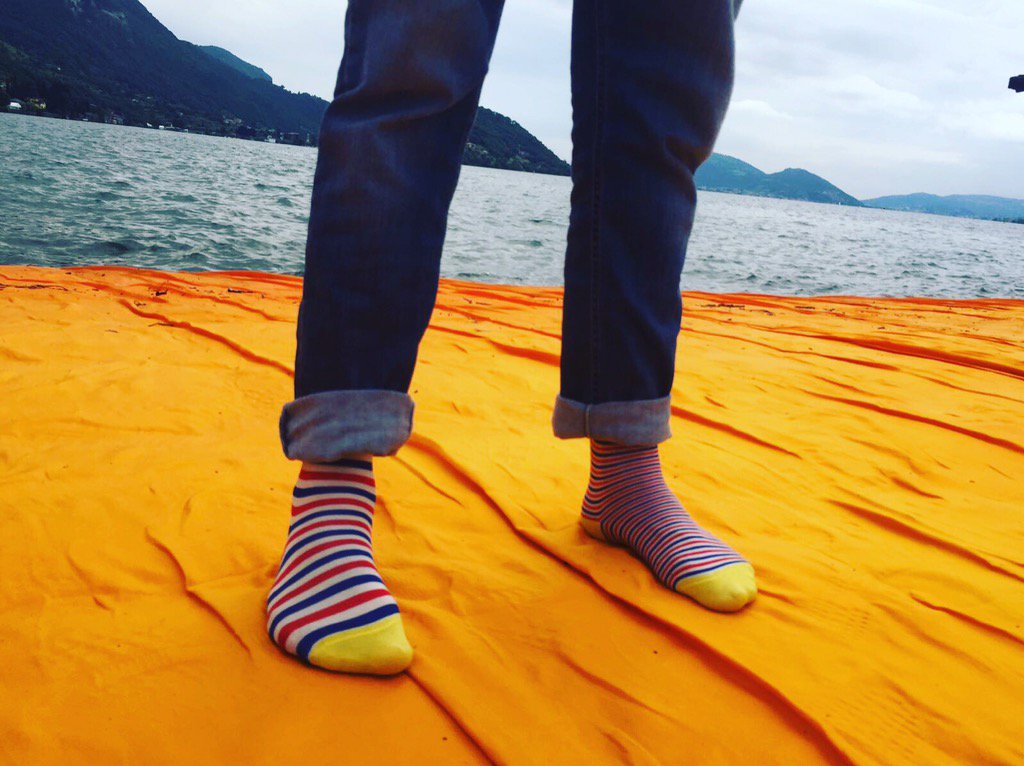 OyboUntuned's tweet photo. #oybosocks at The floating Piers by Christo and Jeanne-Claude #thefloatingpiers #oybo #socks #oddsocks #oybofriends https://t.co/aP7PXyVkEN