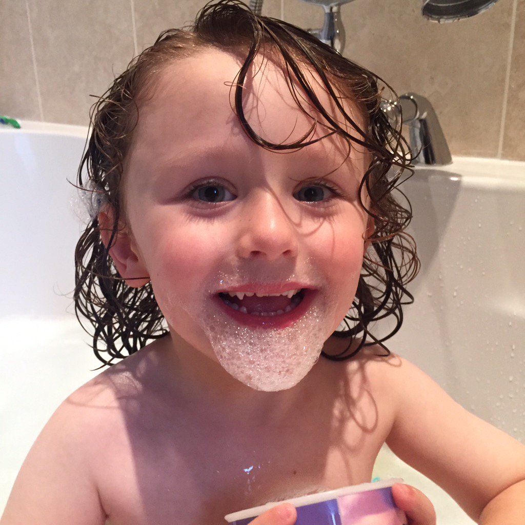 Johnny_BaBa's tweet photo. Bath time #BeardBoy
#FathersDay
#MammyFuckedOffToASpaForTheWeekEndSoImGonnaMilkThis
#VeryLongHashTag #GuiltTrip https://t.co/1yzPXNwgMz