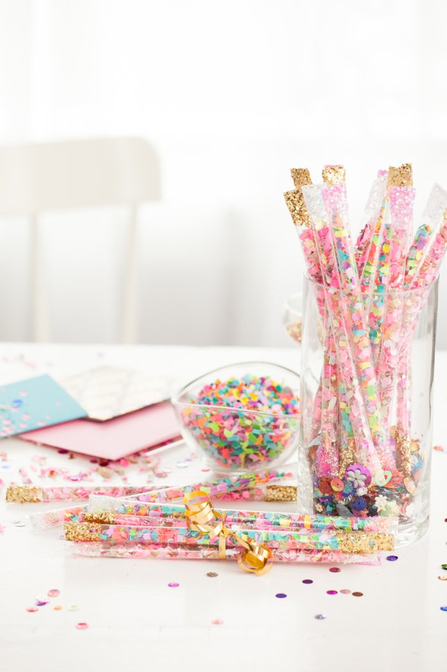 We love glitter! These confetti wands are great for any party or wedding reception! #Sparkle bit.ly/1UnMDmm