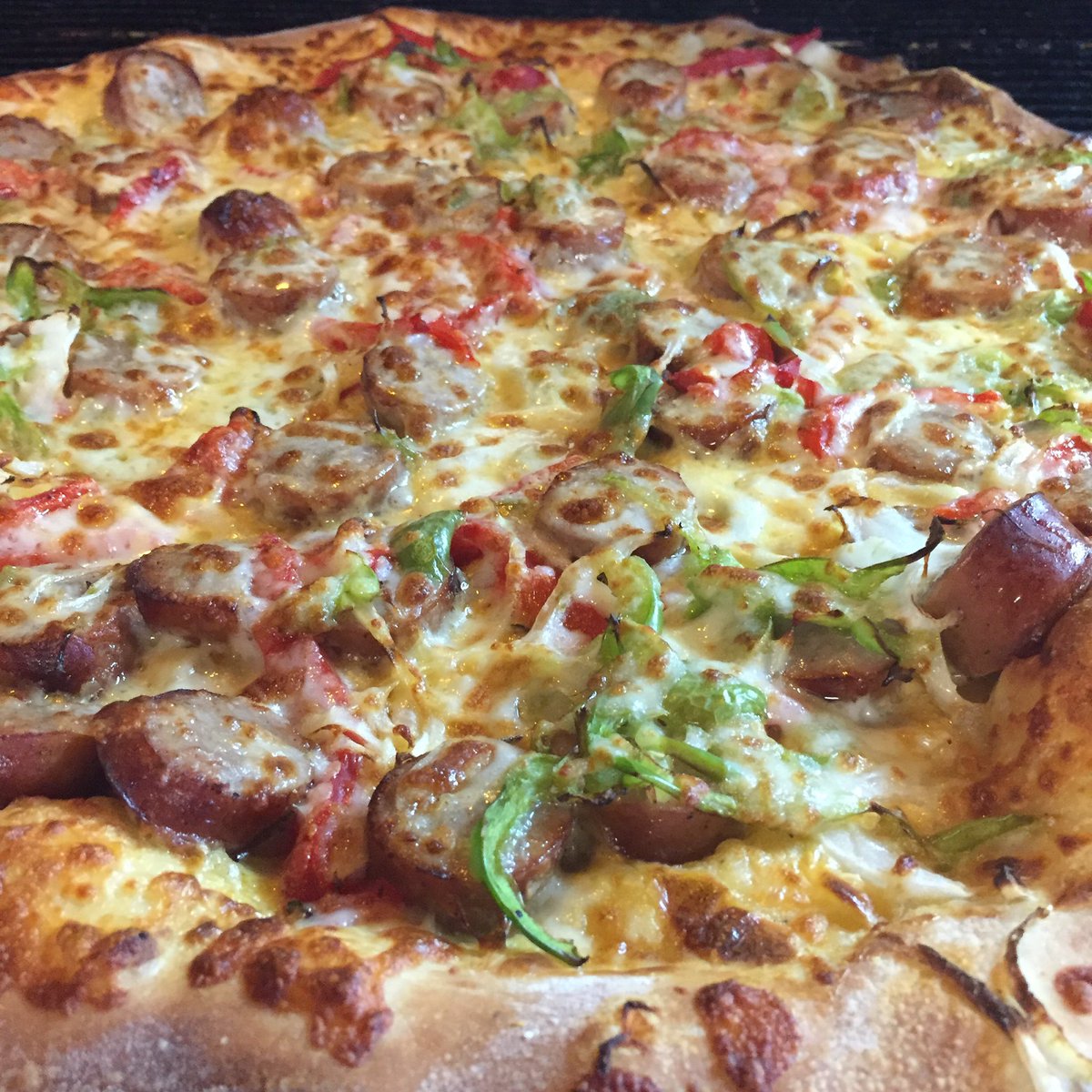 #HappyFathersDay Slice of the Day: Bratwurst &amp; Beer Cheese w/ peppers and onions, beer mustard drizzle! #pizzaport