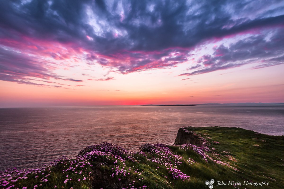 Beautiful sunset off the coast of Clare over looking the Aran Islands <a href="/DoolinFerry/">Doolin Ferry Co</a> <a href="/DiscoverIreland/">Discover Ireland</a> @CliffsofMoher1