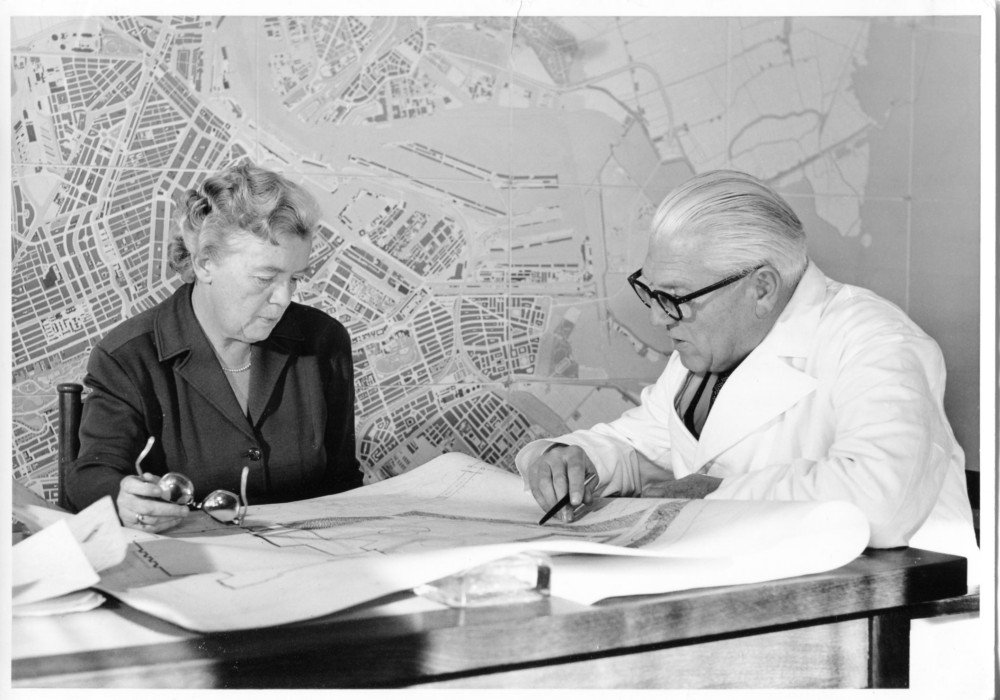 Dit account wordt niet meer actief gebruikt. Blijf ons volgen op <a href="/erfgoedenruimte/">Erfgoed & Leefomgeving RCE</a> #VanEesteren <a href="/AUP/">aup</a> #Wederopbouw