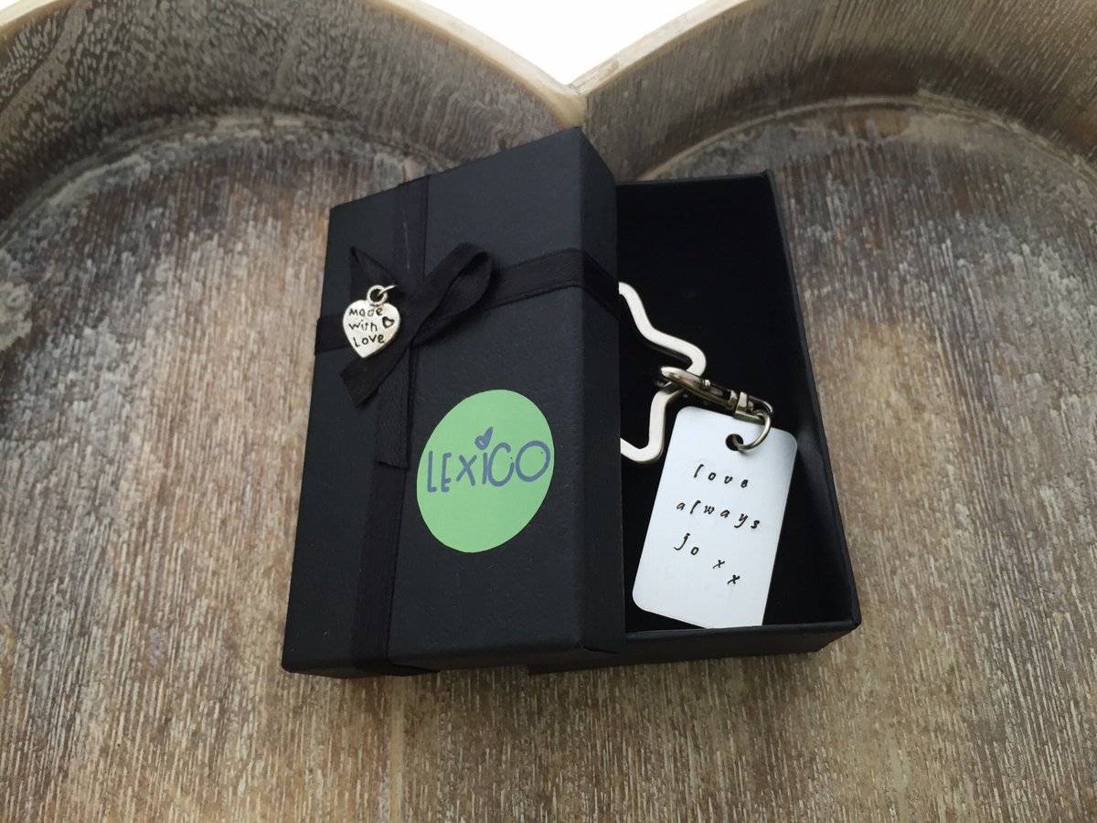 Lexicolaura's tweet photo. #FathersDay #keyring #handstamped  #crafthour #onlinecraft #supermum #womeninbizhour #ladiescoffeehour #TBBCE2017 https://t.co/xzbFayvtZA