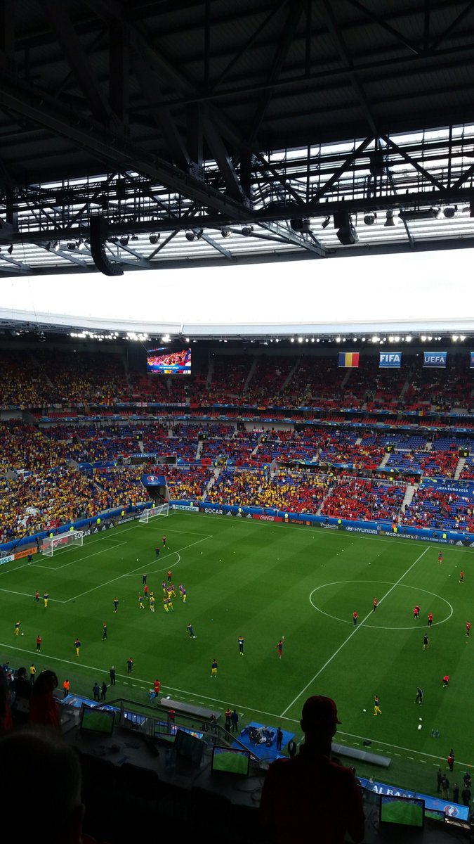 O_vesa24's tweet photo. #ROUALB #Eusunt12 hai romaaaania https://t.co/uSovN9zDwC