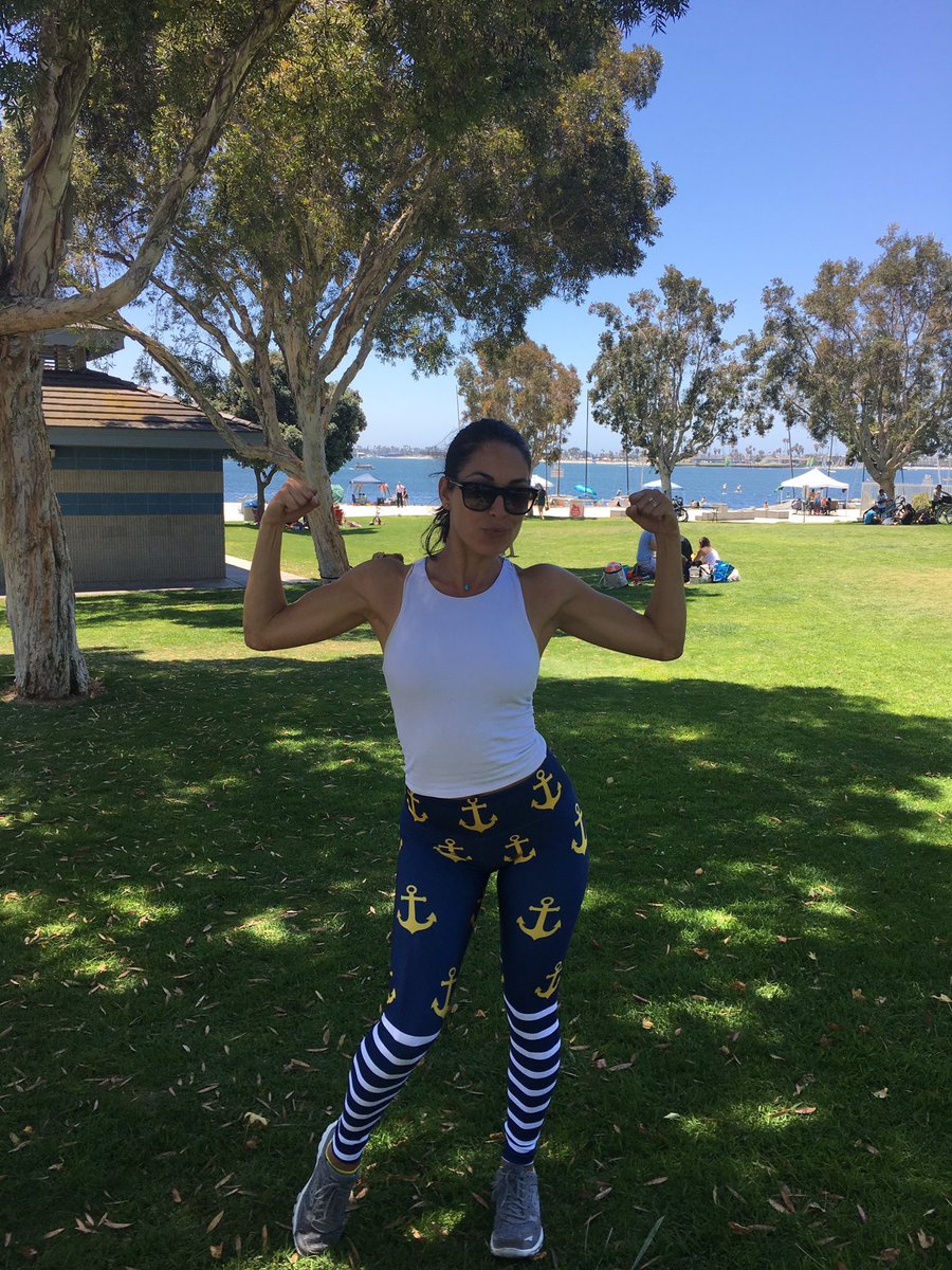 WomensQueens's tweet photo. ❤️💪💪 https://t.co/6vDhQFErcX