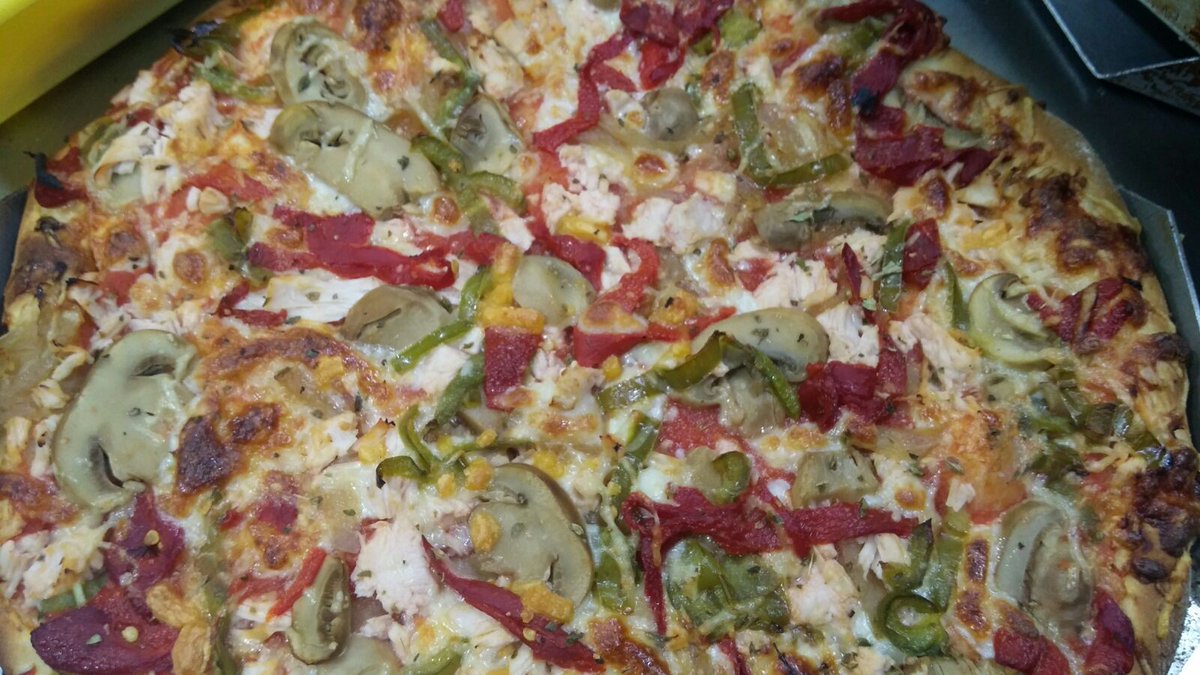 BasakatuLeioa's tweet photo. #Pizza #Basakatu, preparada de forma artesana, con auténtico queso, y con productos de #EuskoLabel. https://t.co/CB3HGjOcmY