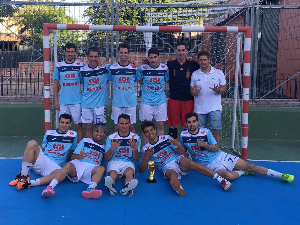 justocaceres7's tweet photo. 8 veces campeón piedralaves, gracias a la Castellana y Opticalia por patrocinarnos https://t.co/rEEIN6gbAA