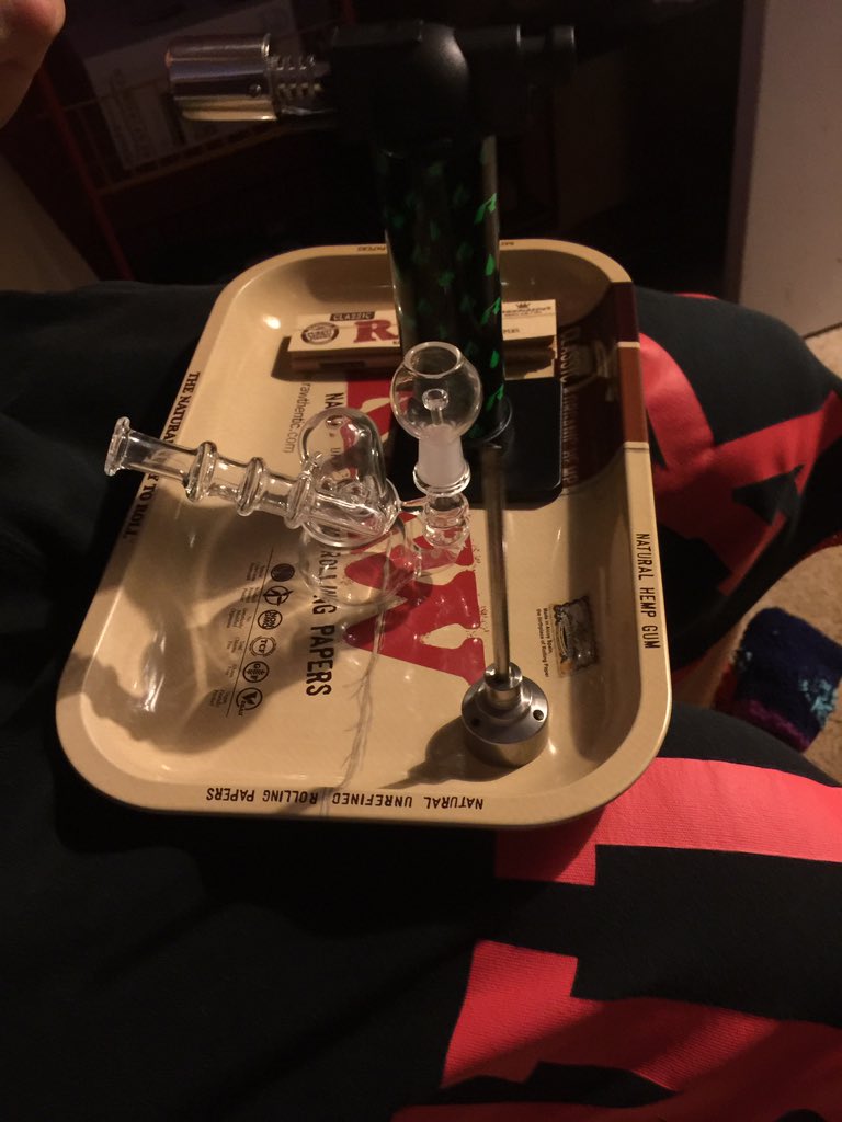 420medz's tweet photo. MEDICINE MAN HAS THE #BUDS FOR YOU TO ROLL UP AND THE #EXTRACTS TO #DAB &amp; #VAPE 🔥⛽️  
#gas #mmj #indica #sativa https://t.co/uYg1DoVbTB