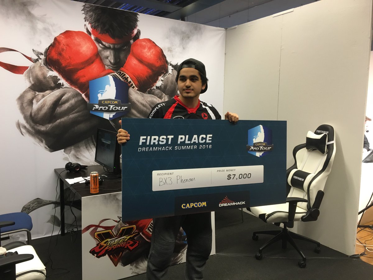 CapcomFighters's tweet photo. And with that, @PhenomSF is your @DreamHack Summer champion, beating Fuudo in Grand Final. Congrats 👍🏼 https://t.co/sOZgRVDsUO