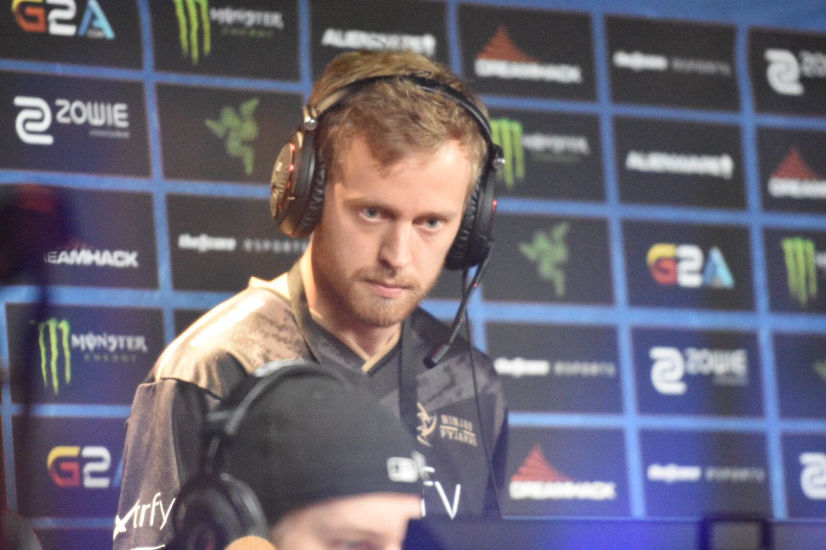 NIP's tweet photo. The battle has begun! 

🇸🇪@NiPGaming vs 🇸🇪@Epsilon_eSports 

https://t.co/EtzJKMJ51L 

#NiPZONE https://t.co/el2GgIYIjB