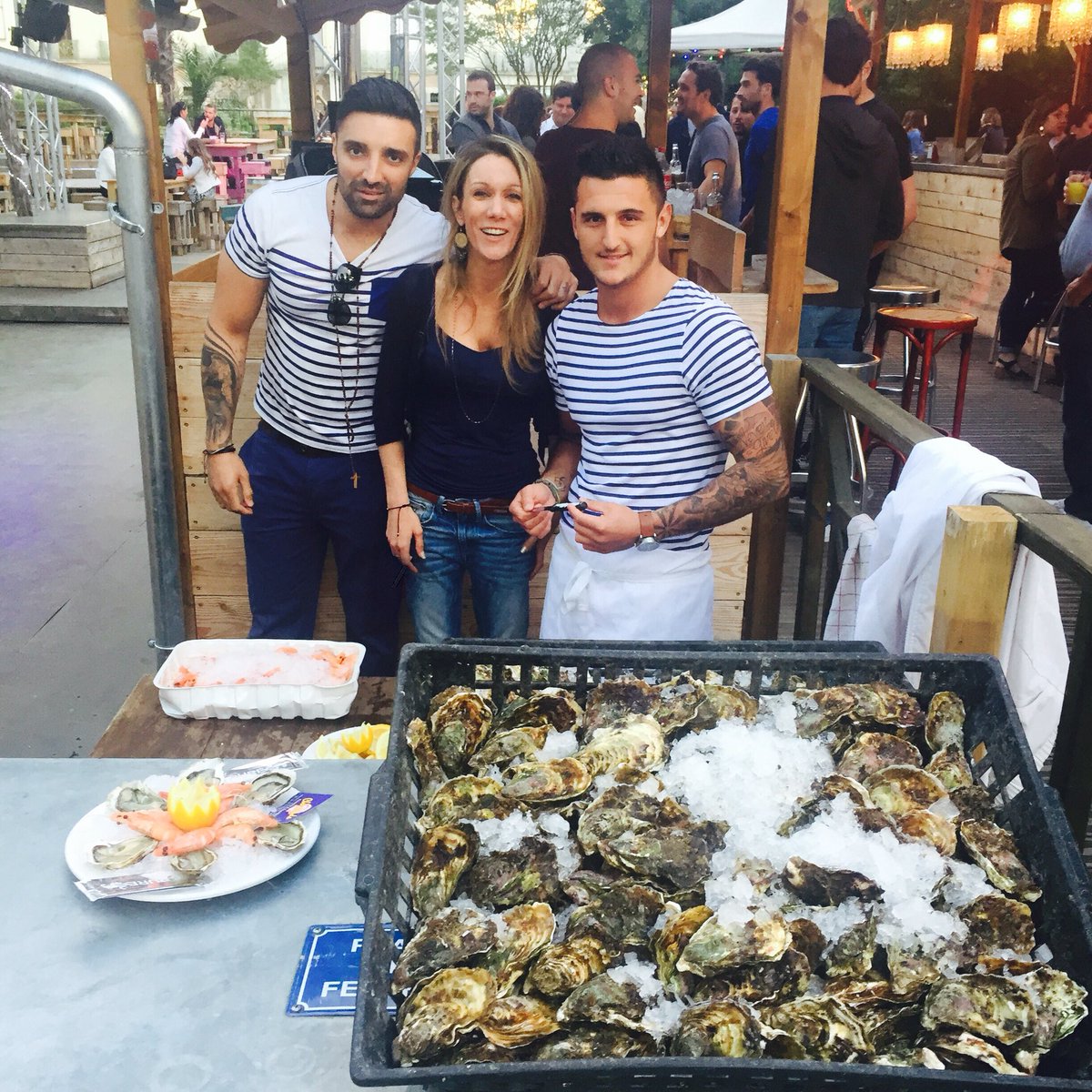 ChezPenda's tweet photo. L'équipe de Chez Penda vous attend à Beziers plage! #huitresandmix https://t.co/Oyv0biGs3R