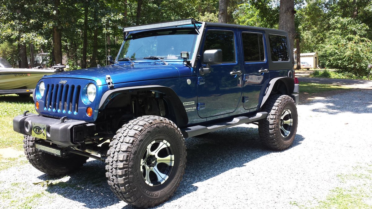 OGCJjohnson's tweet photo. The jeep all clan https://t.co/Xm5MlTweY4