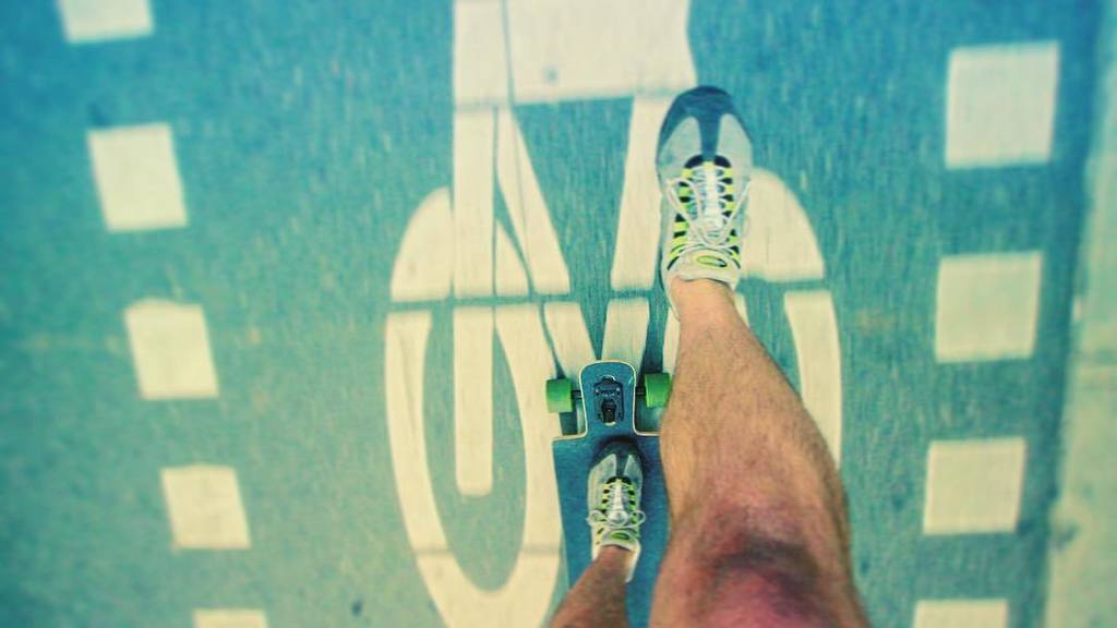 LongboardLiving's tweet photo. Riding the @merkaboards #MerkaEarth a great #commuter #longboard with a 1" drop and drop t… https://t.co/CiLOrUIebH https://t.co/g7MoxKP6Nc