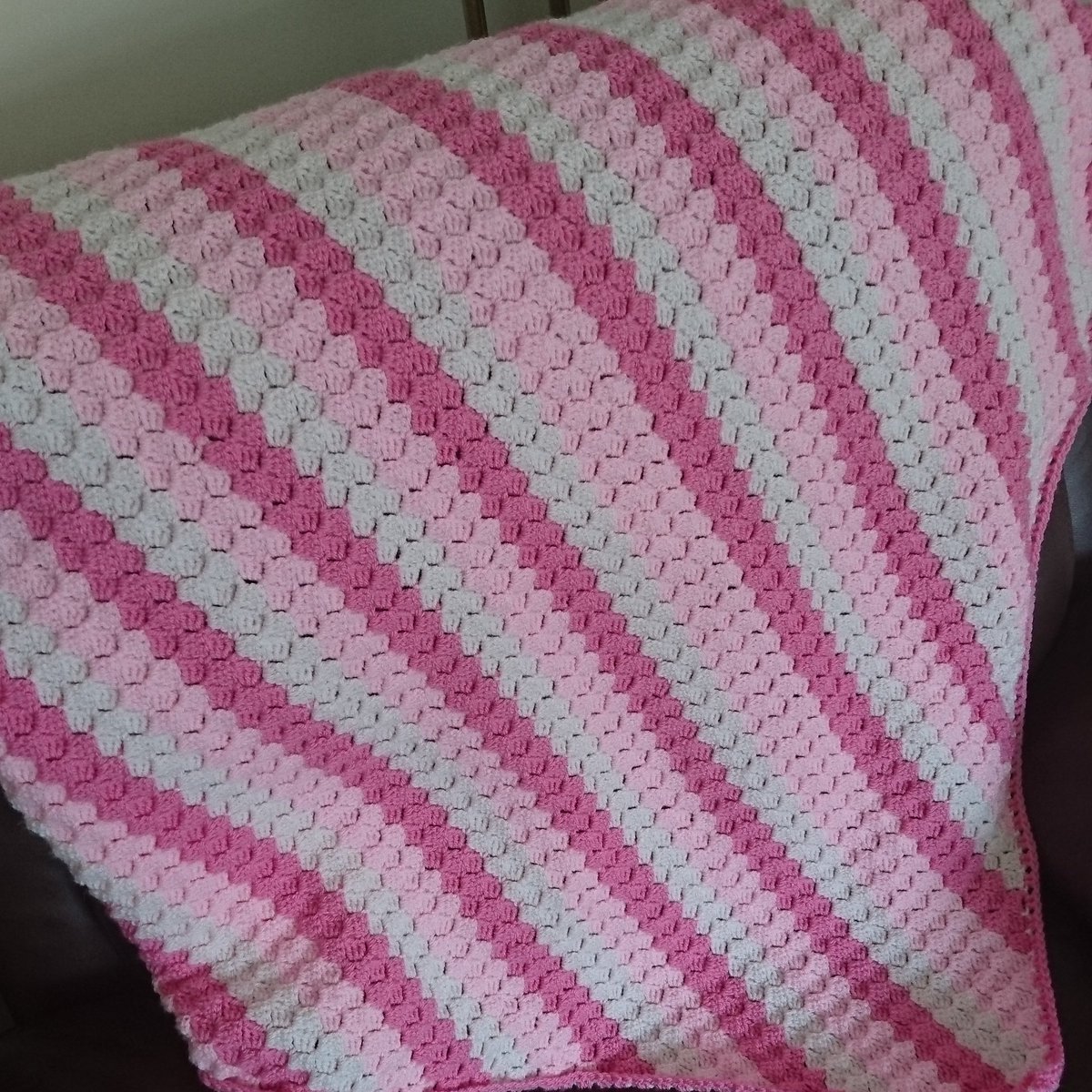 Dempsey1201's tweet photo. #handmadehour crocheted blanket perfect for snuggling. https://t.co/JLr1psIU0C