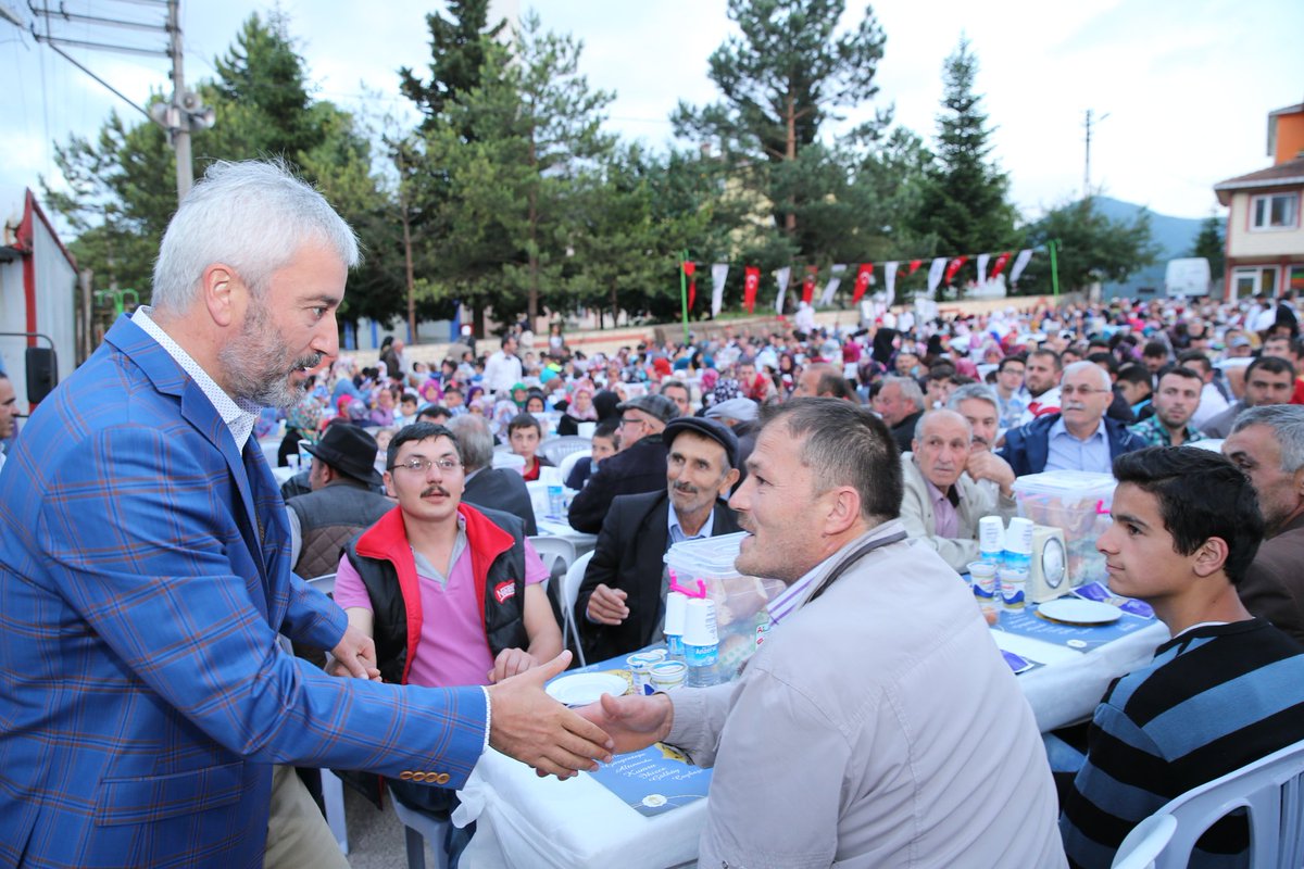 enveryilmazordu's tweet photo. Büyük küçük herkesle kucaklaştık. Muhabbet ettik. Ramazan'ın bereketini, coşkusunu hep birlikte paylaştık. #Alankent https://t.co/pyUHDY91fv