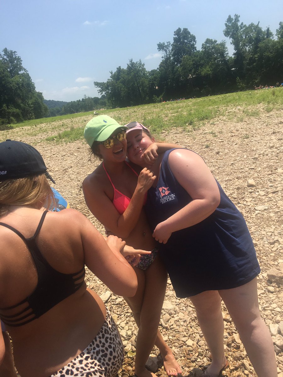 LivAnderson14's tweet photo. I love my friends ☀️👙💕🙃 @SteffiPaul https://t.co/J6sxZG5b5d