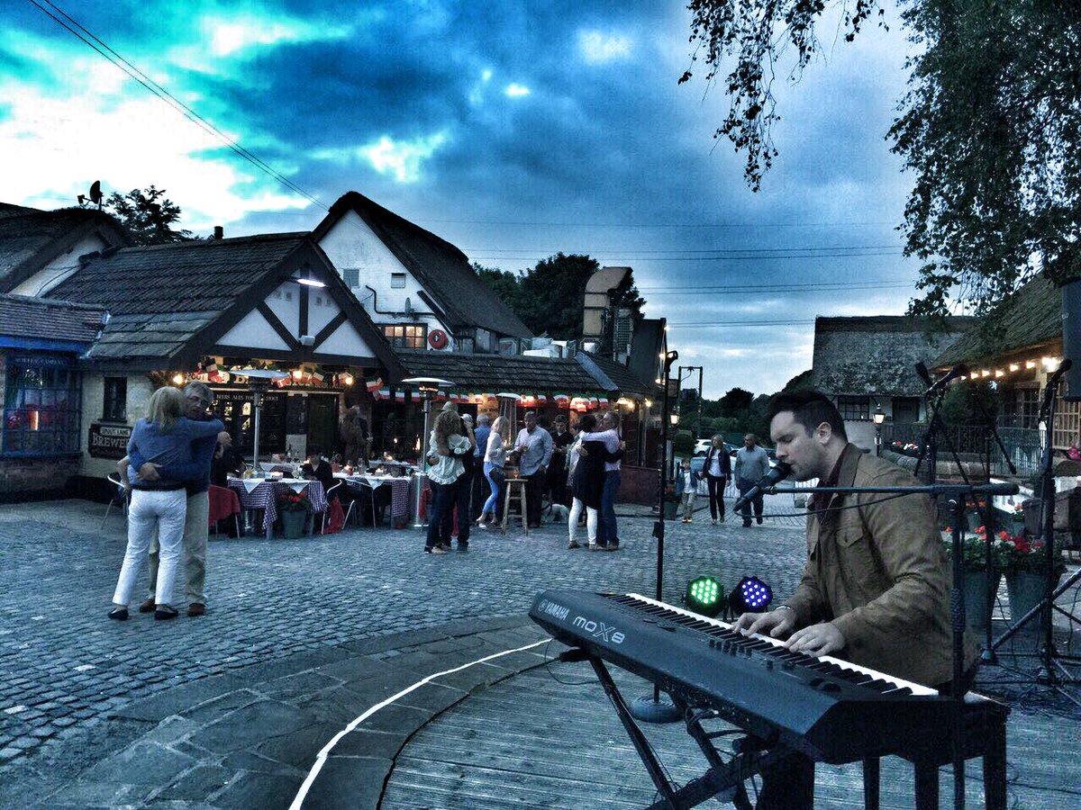 Shaun_Preston's tweet photo. @OwdNellsTavern great night at guys! https://t.co/kqteNWz1sW