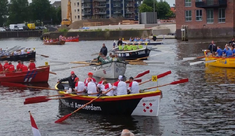 [VIDEO] Geweldige sfeer en ambiance <a href="/ZwolseGR/">Zwolse Grachtenrace</a> #ZGR @sloeproeienNL focusnl.nl/video-geweldig…