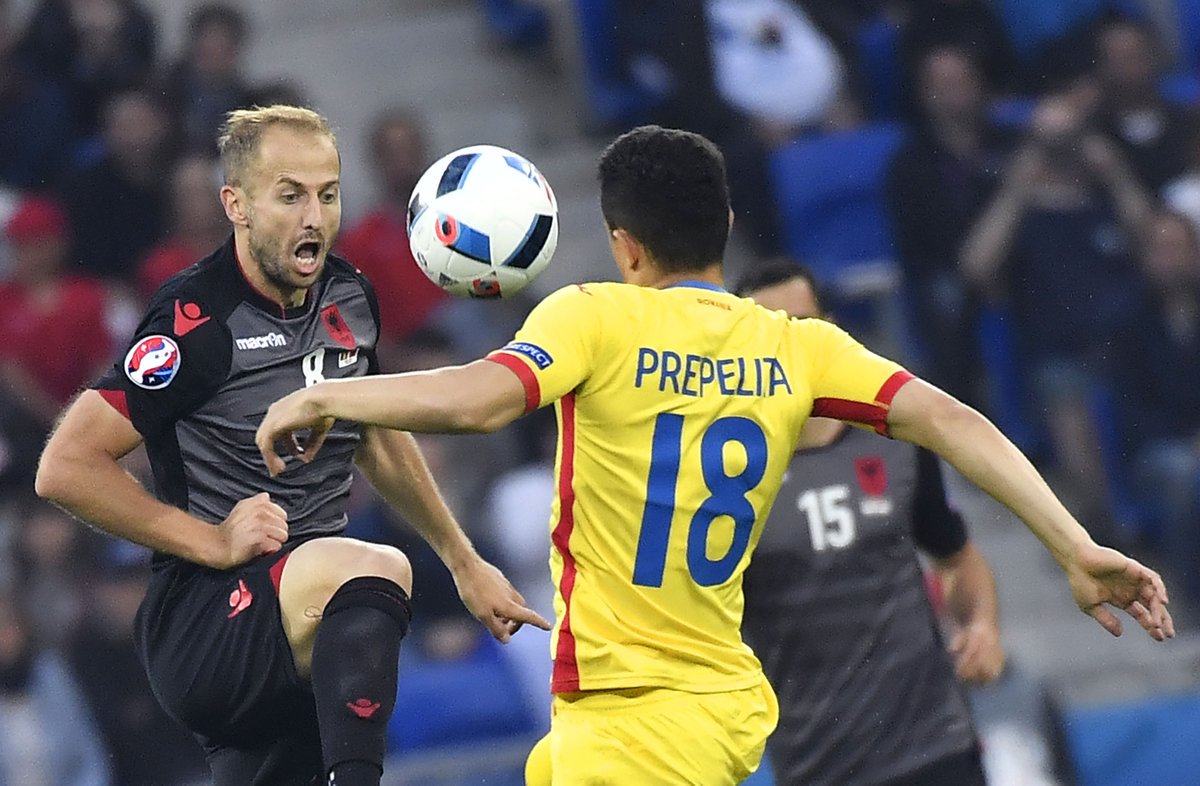 HALFTIME! 
#EURO2016
#FRA 0-0. #SUI
#ROU 0-1. #ALB
One goal in Group A the half!