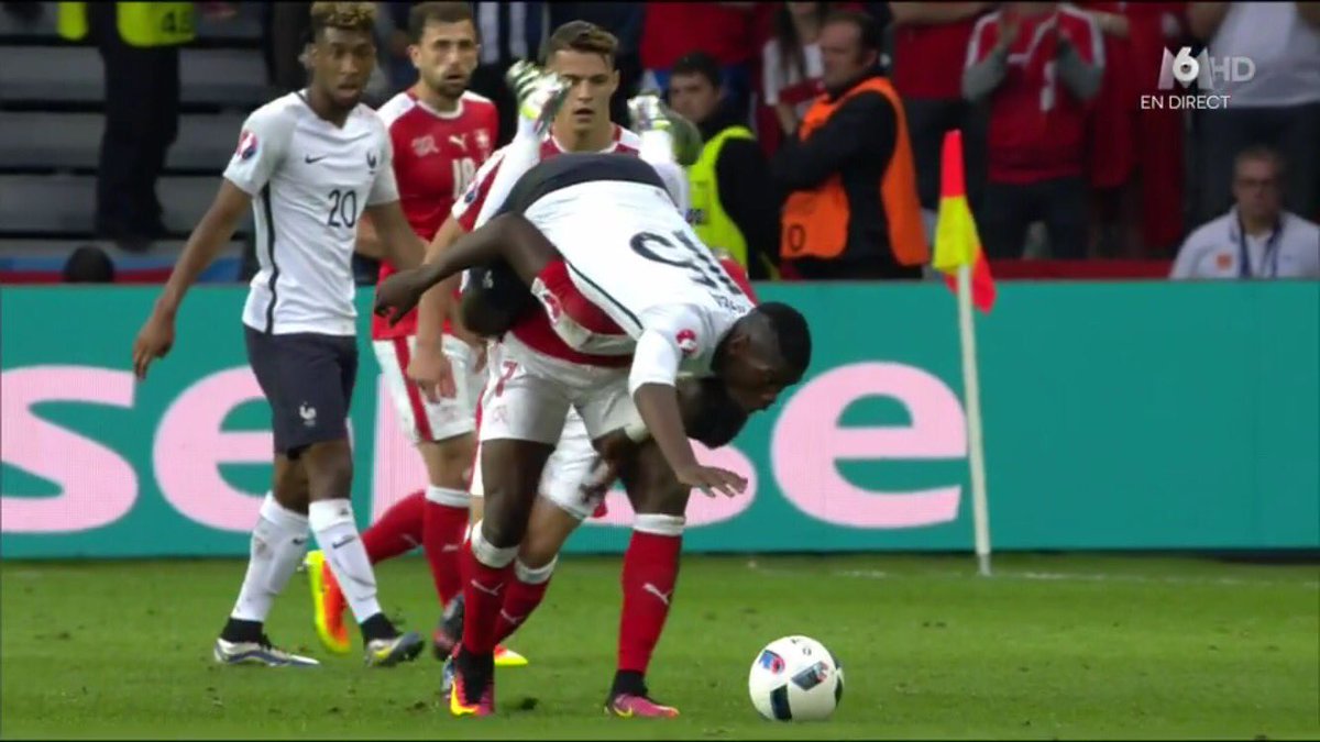 Futalors's tweet photo. Quand tu joues à saute mouton #FRASUI https://t.co/qiih6UfsCF