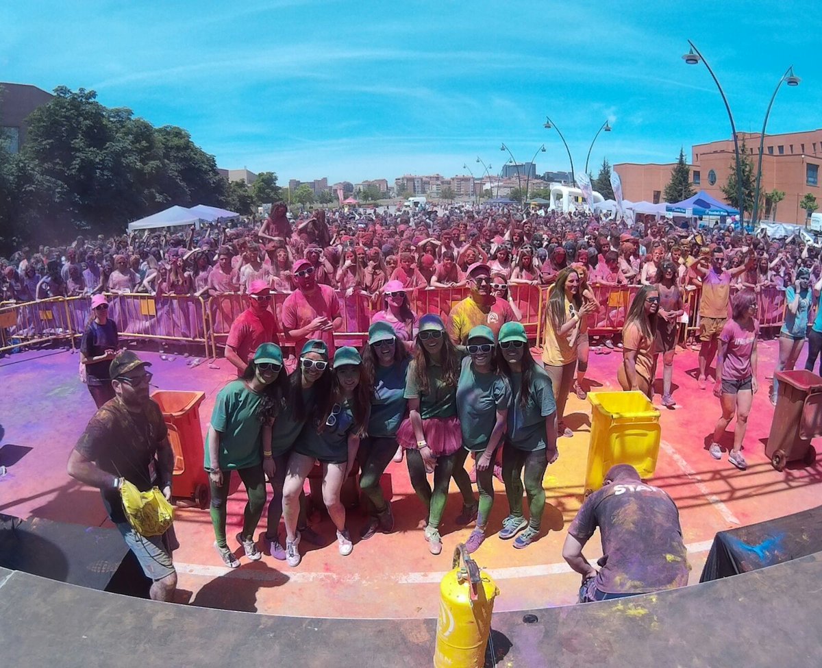 lucia_delpozo's tweet photo. Y sigo asquerosamente asquerosa 😭 pero gracias por todo #Colourtourleon mereció la pena y merece la pena estar verde https://t.co/j32xbtmIpL