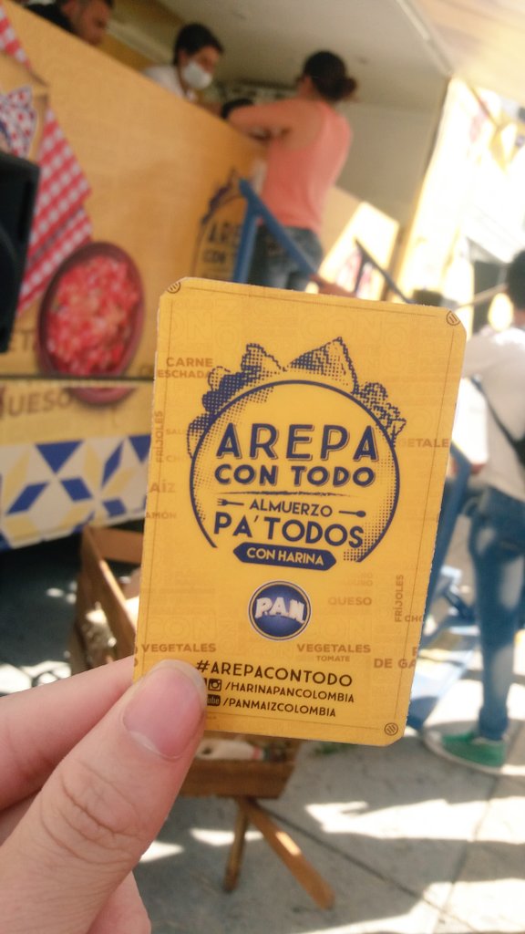 milomenesesco's tweet photo. Aún hay tiempo de probar #Arepacontodo #Teamarepaburger https://t.co/fVWc5PzXBr