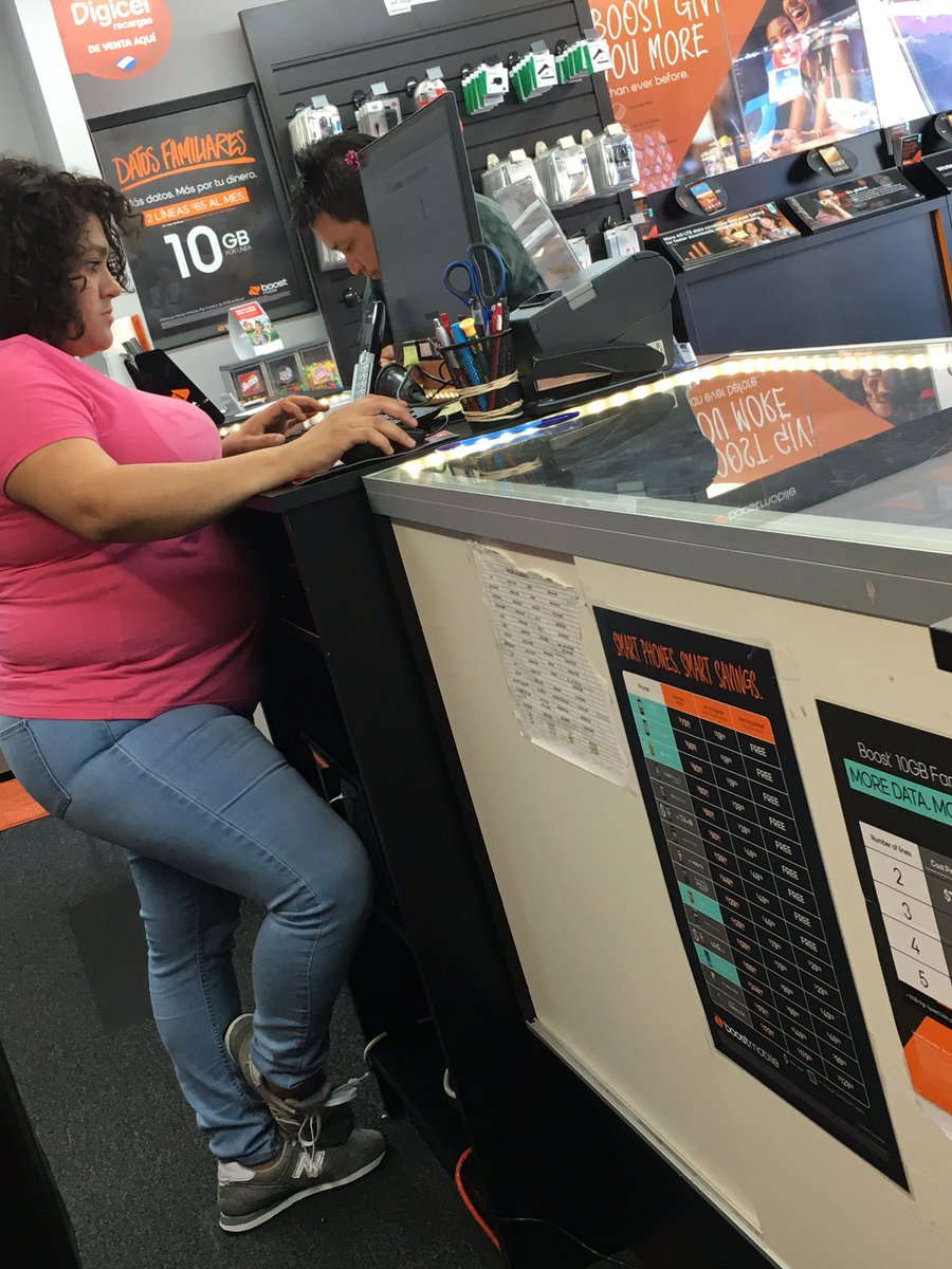 Manassas_BM's tweet photo. Customer came in to repair a AT&T phone, is leaving with a brand new iPhone 5s with Boost. #phonespluseffect ππ»π₯ https://t.co/PbnmuaKkiC