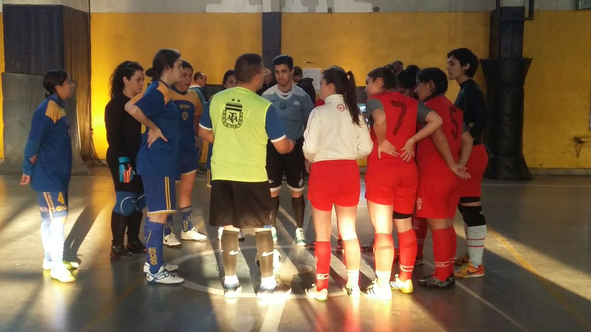CAHFutsalFem's tweet photo. Ya juega #Huracan vs #atlanta 3ra división. BAFI @liga_bafi @AtlantaFutFem @quemerodelsurok https://t.co/NTOpLn7grO
