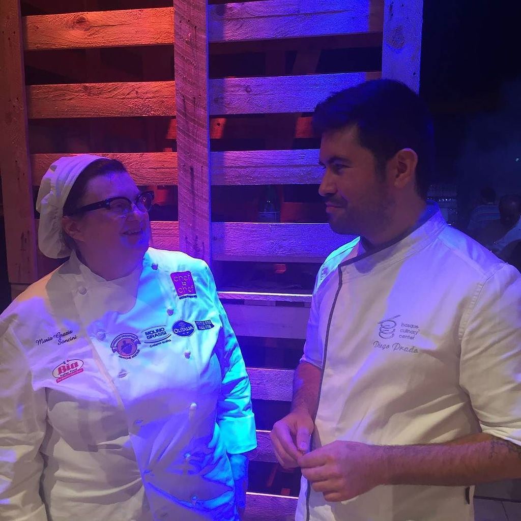 biancatecchiati's tweet photo. @diegopradovs Mariagrazia Soncini #almeni @almeniRimini @rivieradirimini @turismoer #foodc… https://t.co/iDru8g5F7e https://t.co/oMsv1FK0kO