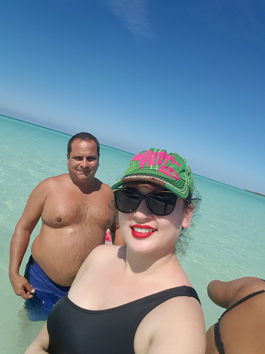 Aliusky's tweet photo. Happy Fathers Day to my parents😚 https://t.co/nJox0RfEO9