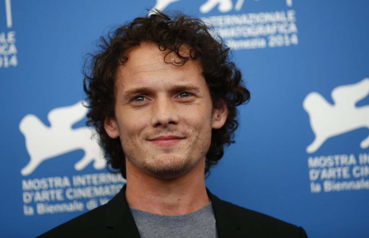 europapress's tweet photo. Muere atropellado por su coche el actor de Anton Yelchin, el Chekov de la nueva 'Star Trek' https://t.co/zYR01HRvQr https://t.co/CbvWH2OIEO