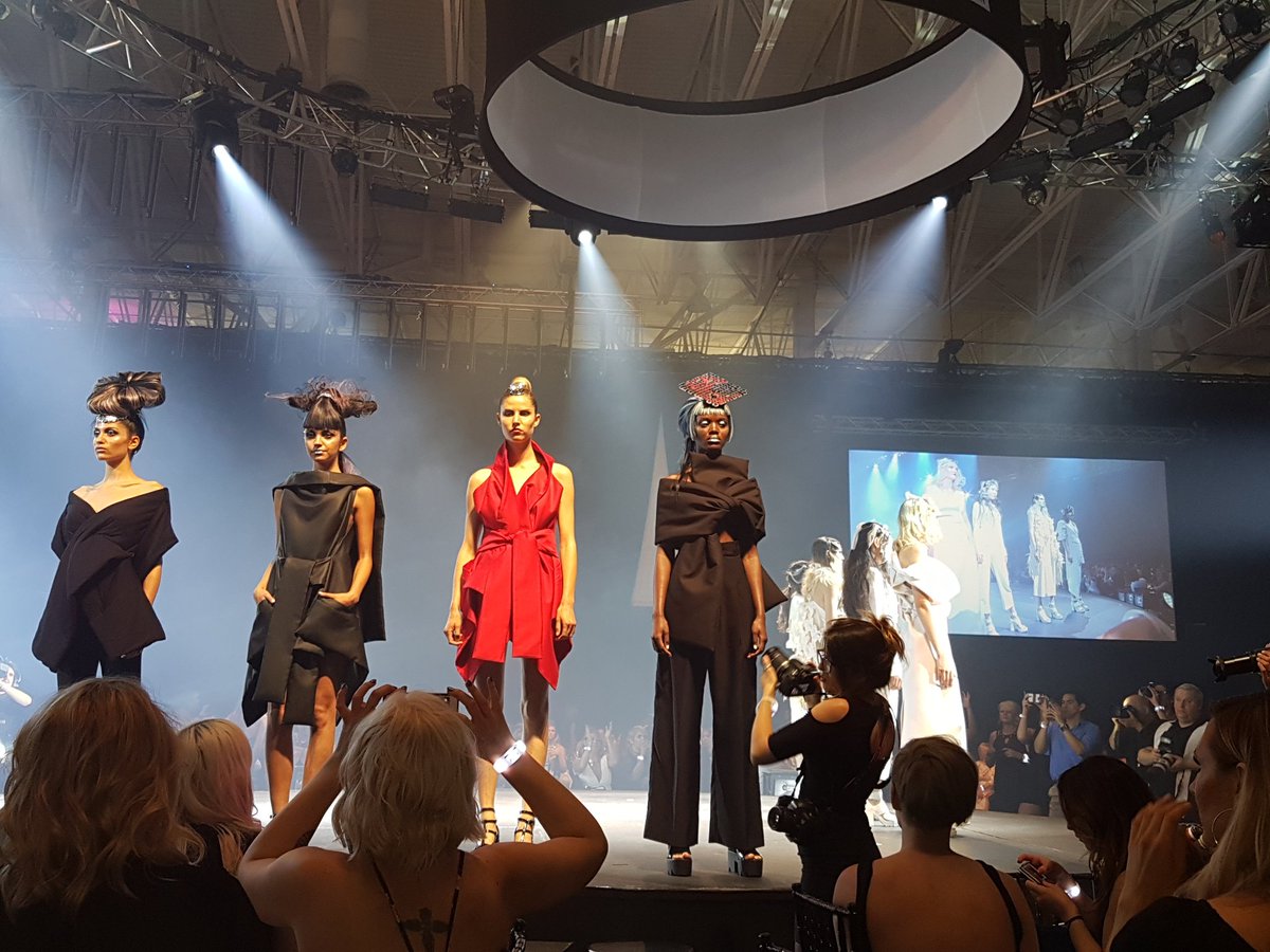 canhair's tweet photo. Amazing hair show by super talented artists #colortrophy2016 #lorealprocanada @LOrealProCanada @LOrealPress_Can https://t.co/Nbd93L4WL7