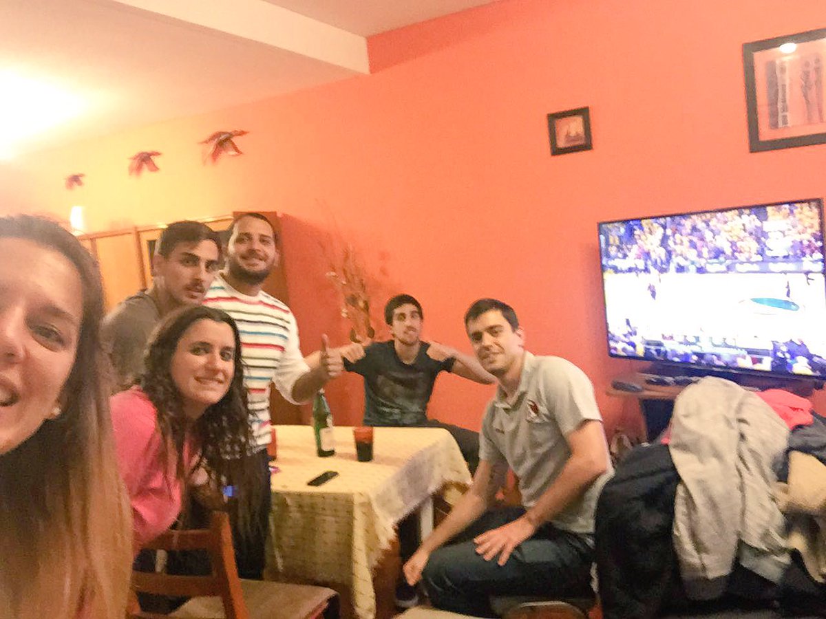 AyeBobbio's tweet photo. En #Argentina festejamos el #DíaDelPadre viendo la final! #NBAxESPN #finalNBA 🙌🏽🏀 https://t.co/nNoUfBCLMC