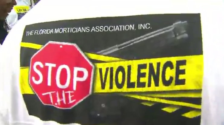 Trayvon Martin's mom joins rally held to stop violence in South Florida. bit.ly/201ayMN?utm_me… https://t.co/BTV3uOo4SV