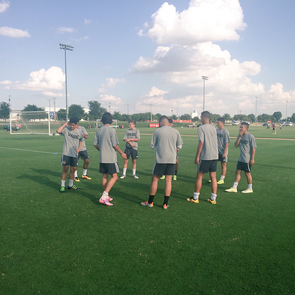 DynamoAcademy's tweet photo. Light training session as the guys prepare for the 1st game of the @ussoccer_acad showcase vs @NewYorkRedBulls https://t.co/jRdY6qJxKD