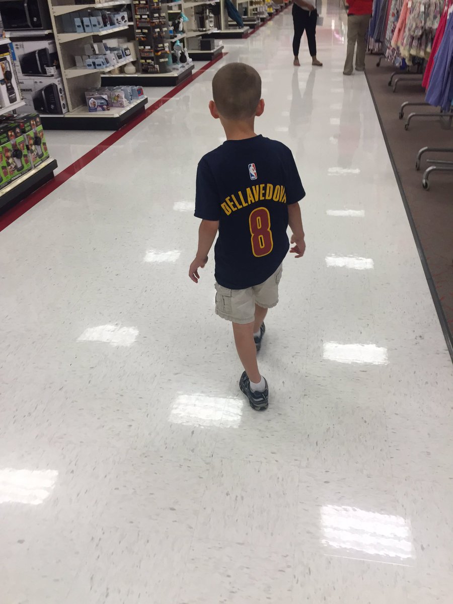 bradhess15's tweet photo. @cavs Dellavedova sighting at Target in Frisco, TX. Go Cavs! #allin https://t.co/oQsyR3wFUg