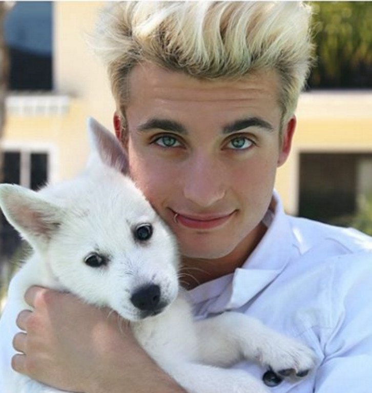 goneforever5753's tweet photo. @WeeklyChris @KingPomsky King is so cute! :) <3
#KingandChristian https://t.co/1z0G5saDZ4