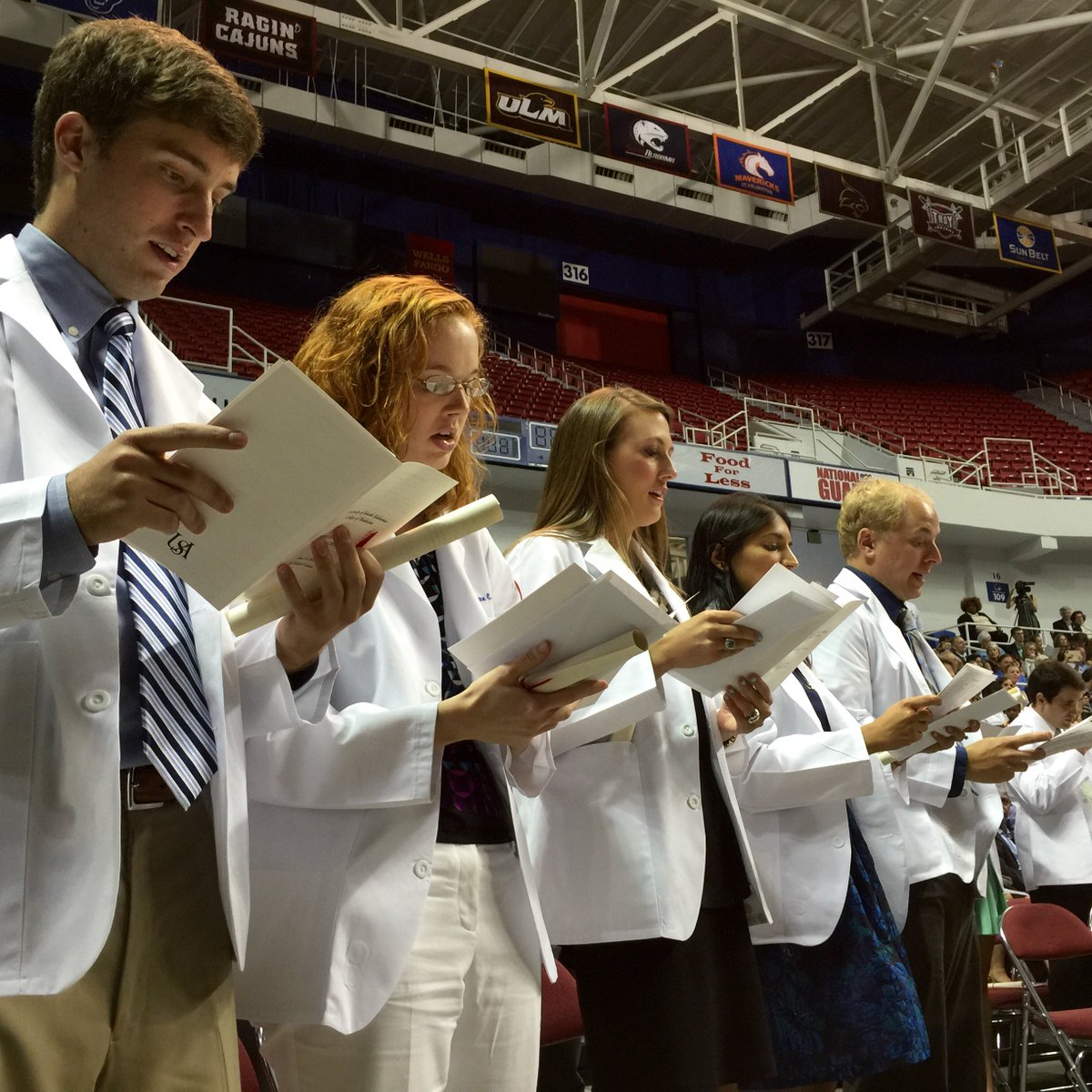 Congratulations to our 3rd-year students who were cloaked in their first white coats at today’s White Coat Ceremony!