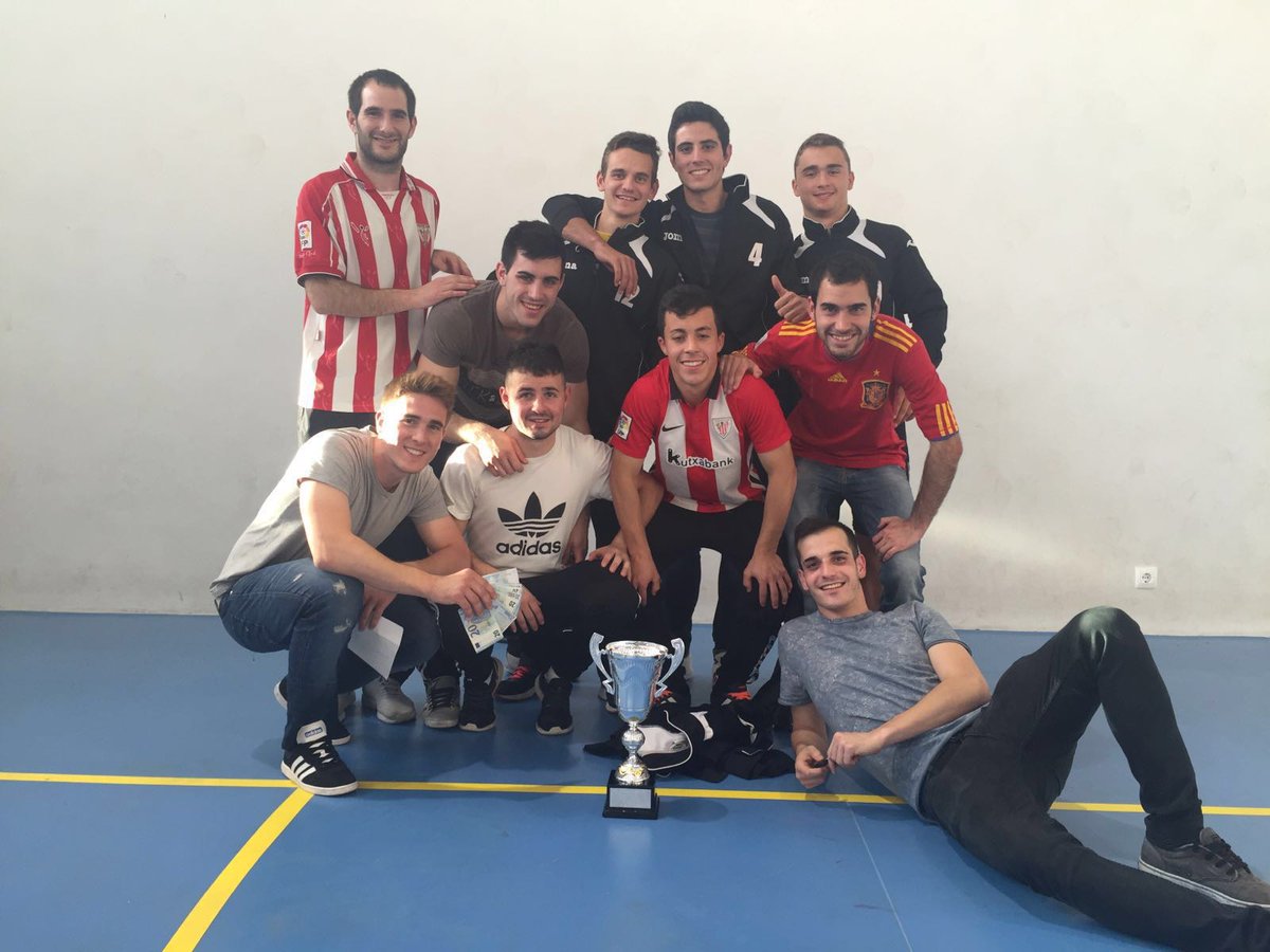 victor8cab's tweet photo. Por muchos mas findes como este!!! #Juker #RabbitTeam 🐰🐰🏆🏆⚽⚽ https://t.co/pCUwnJq51X