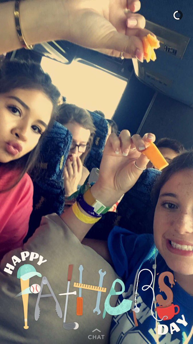mirandagomezz's tweet photo. Our friendship in a pic, always eatin good #SteubieLoneStar #FathersDay #Steubie16 #kidz #fun #busride https://t.co/OO12n8OqUW