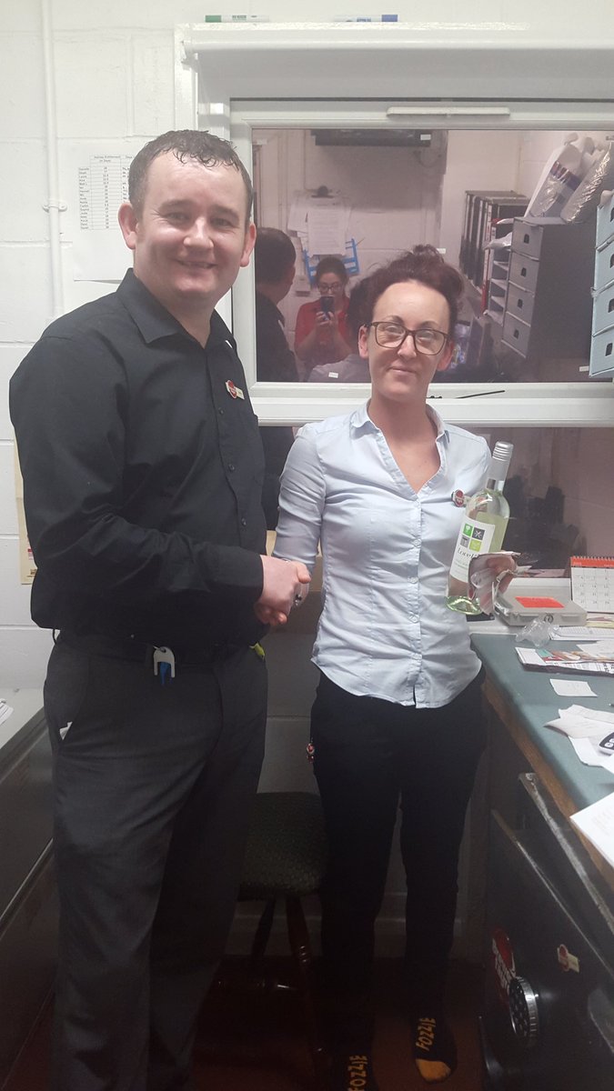 jkdes77's tweet photo. nikki bond Tl smashed our bingo card incentives including bottles of wine desserts Windmill brewers fayre Hastings https://t.co/0Ha8wIhWNQ