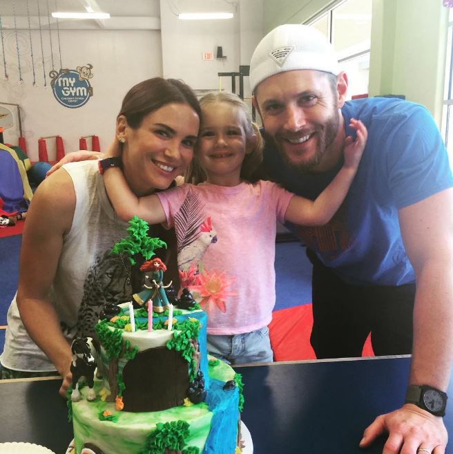 SPN_sil's tweet photo. Chuck Bless the Ackles Family! Thank you so much for sharing #PrincessJJ w/ us @DanneelHarris &amp; @JensenAckles https://t.co/32wzUXogjU