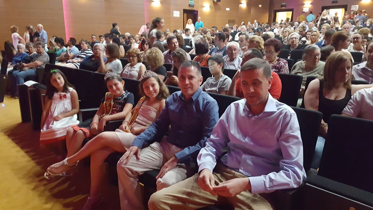 AytoArchena's tweet photo. Éxito de público en el II Festival de la Academia @rompeelritmo #Archena Asisten @JJSeguridad67 y Antonio J. Palazón https://t.co/CBOq6N69Hy