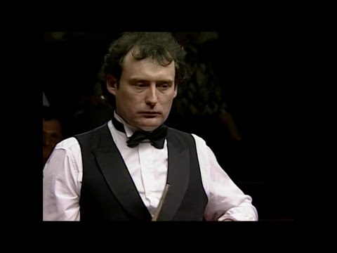 ChalkySticks's tweet photo. Airing Stephen Hendry vs Jimmy White (1994 Snooker) on https://t.co/2HdgzSNaUf #chalkysticks https://t.co/zbocMpH7o5