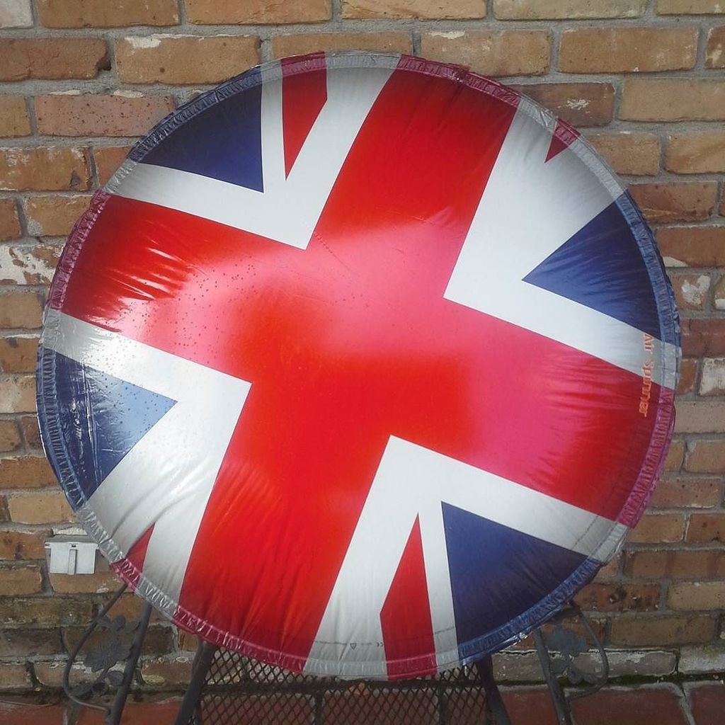 radiatingkatie's tweet photo. #fathersday #unionjack #frisbee  #godsavethequeen #lovemydad #missinglondon #Louisiana #po… https://t.co/vB1BDp92lQ https://t.co/3R2Jve4erl
