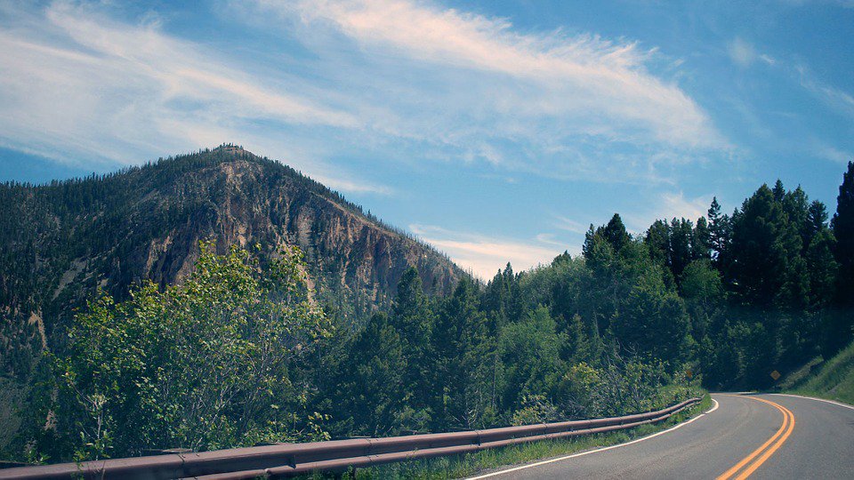 otherguysauto's tweet photo. How to avoid brake checking crashes with this one tip.  Everyone's been there.  #CarAccident https://t.co/ooFFBHdKp3 https://t.co/aldvb6vfFw